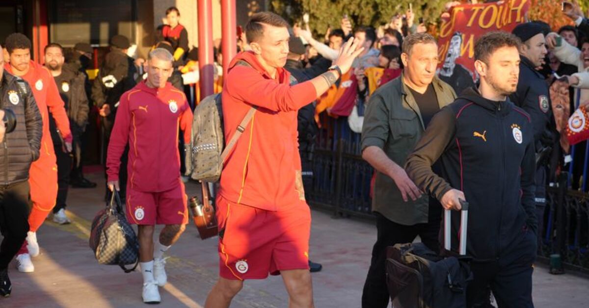 Galatasaray, Samsun’da çiçeklerle karşılandı
